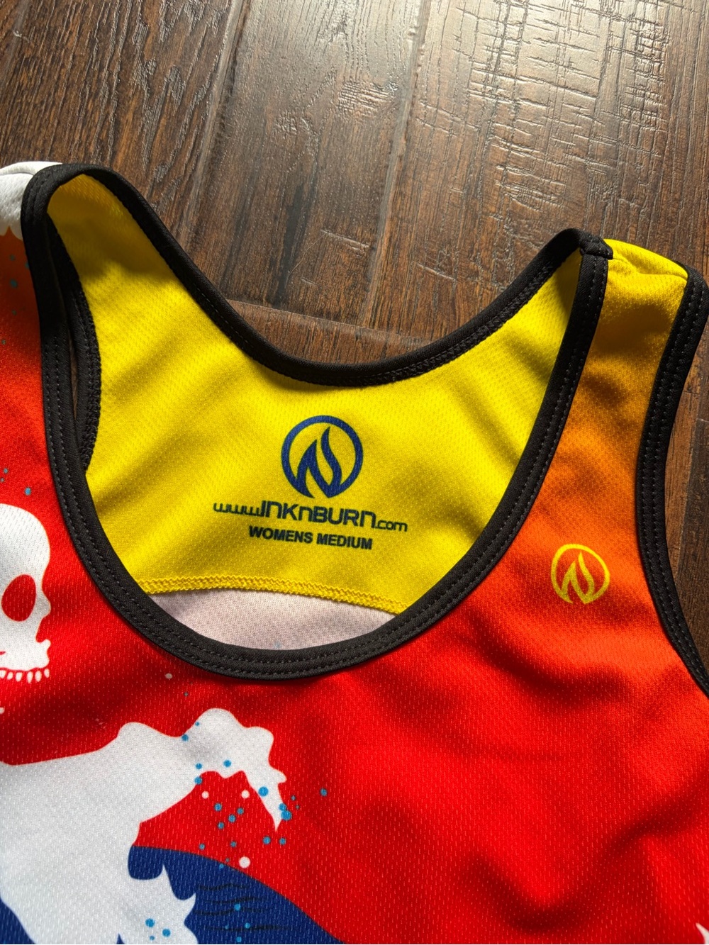 InkNBurn Ocean Skull Wave Tank - Picture 3 of 3